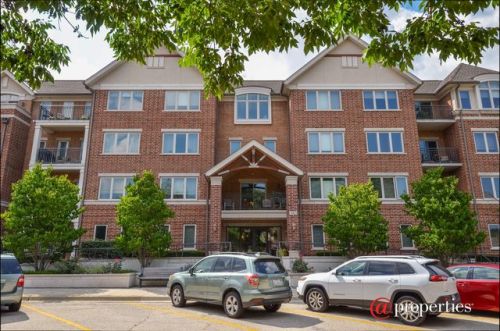 400 Village Grn, Half Day, IL 60069-3057