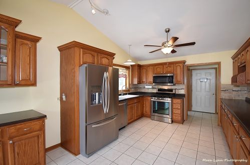 324 Julie Ln, Pingree Grove IL  60140-8397 exterior