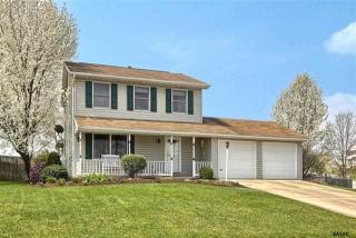 2904 Village Square Dr, York, PA 17315-4577