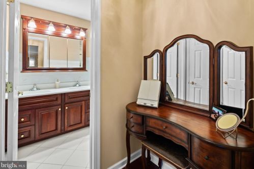 16 Ronit Dr, Trenton NJ 08628-2225 exterior