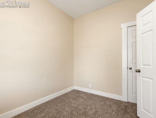 1040 Abriendo Ave, Pueblo, CO 81004-2516