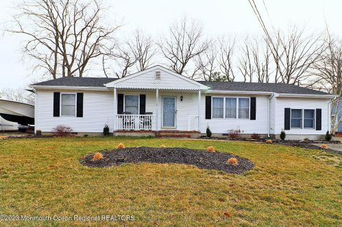 526 Elwood St, Lacey, NJ 08731-2324
