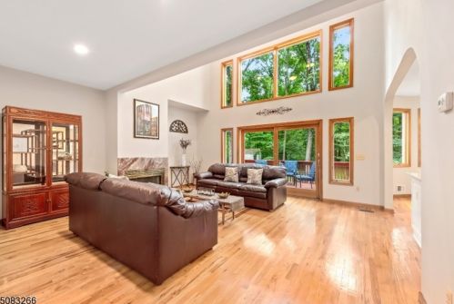 8 Elshaer Ct, Dover NJ  07869-1923 exterior