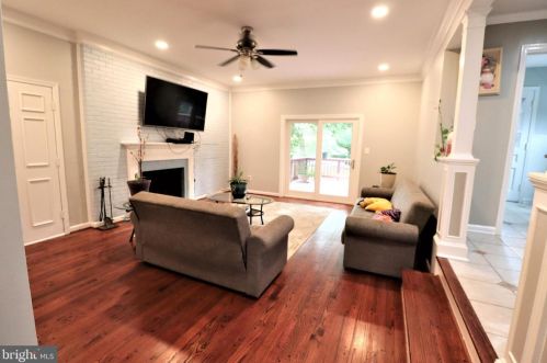 8005 Lake Pleasant Dr, Springfield VA  22153-3005 exterior