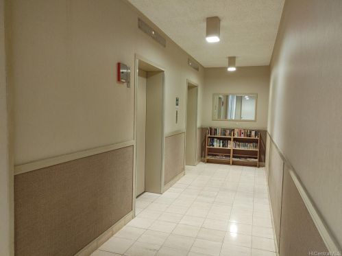 430 Lewers St, Honolulu HI  96815-2444 exterior