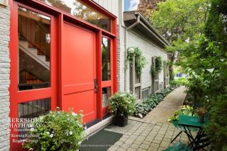47 Park Ln, Golf, IL 60029-3109