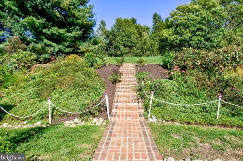 150 Bentley Ln, Lancaster PA  17603-6223 exterior