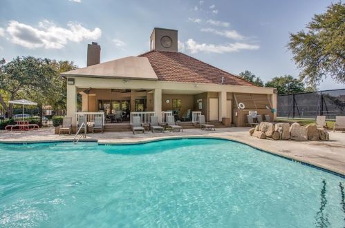 4242 Capistrano Dr, Dallas TX  75287-4033 exterior