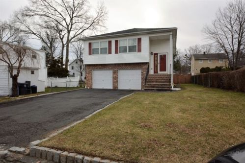 11 Pine Blvd, Cedar Knolls, NJ 07927-1212