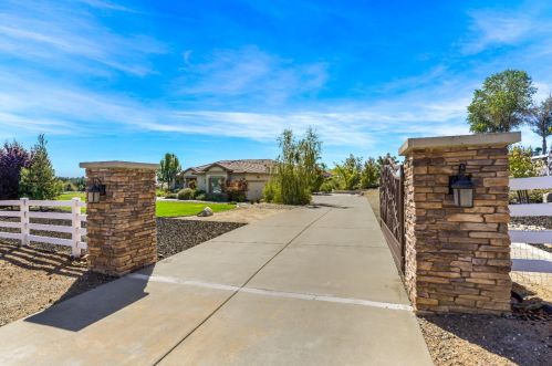 11850 Gidaro Dr, Elk Grove, CA 95624-9394