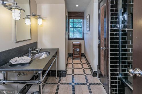 110 Brooks Bnd, Princeton NJ  08540-7545 exterior