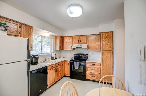 7186 Bentley Cir, Englewood CO 80112-1186 exterior