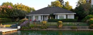 555 Mallard Cir, Fresno, CA 93730-1228