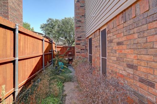 2010 Embassy Way, Carrollton TX 75006-1706 exterior