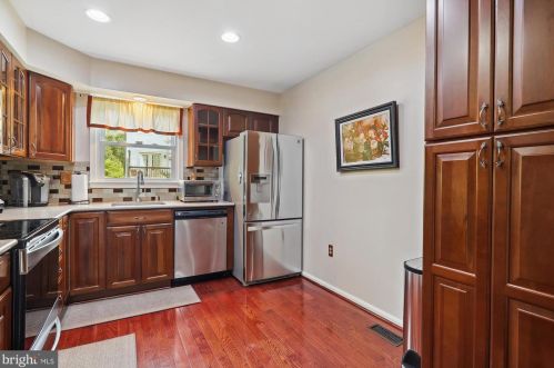 2 Sonata Ct, Silver Spring MD 20901-5064 exterior