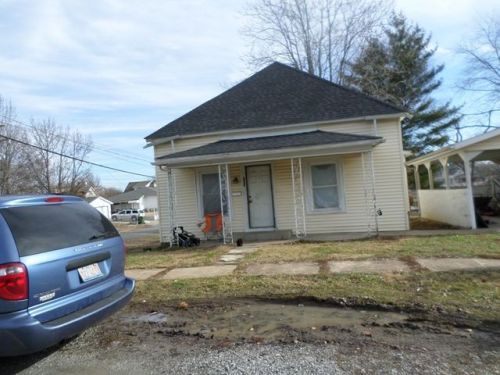 302 Emma St, Christopher, IL 62822-1220