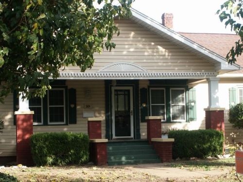 301 7th Ave, Fairview, OK 73737-1705