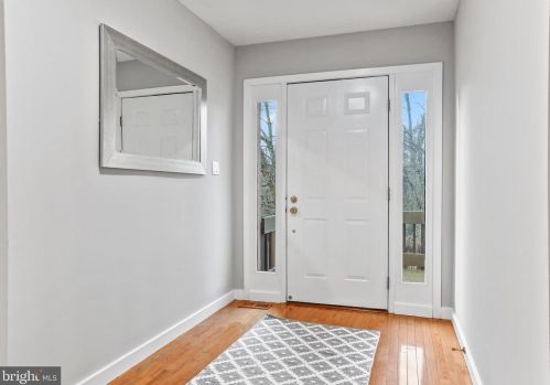 7 Hanover Ct, Princeton, NJ 08540-7065