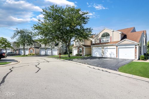 8 Polk Ct, Streamwood, IL 60107-2326