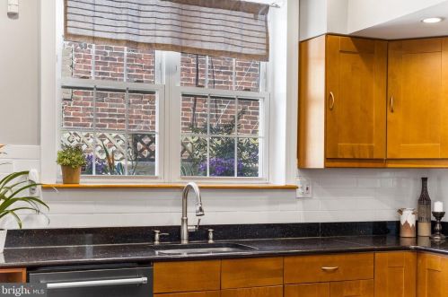 2450 4 St, Philadelphia PA 19148-4713 exterior