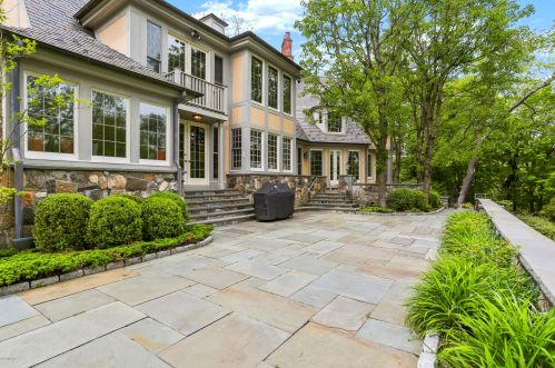 672 Lake Ave, Greenwich CT  06830-3854 exterior