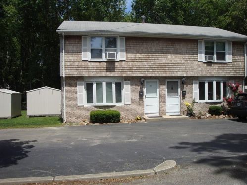 35 Reed St, Warwick, RI 02886-1240