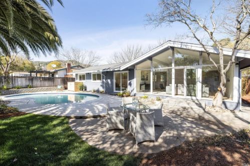 269 Blackstone Dr, San Rafael, CA 94903-1507