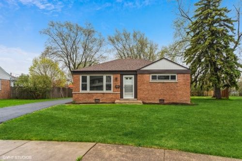 1905 Andy Ln, Des Plaines, IL 60018-3915