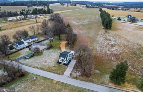 3489 Lower Glades Rd, York PA  17406-6930 exterior