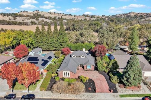 896 Granada Ln, Vacaville, CA 95688-2058