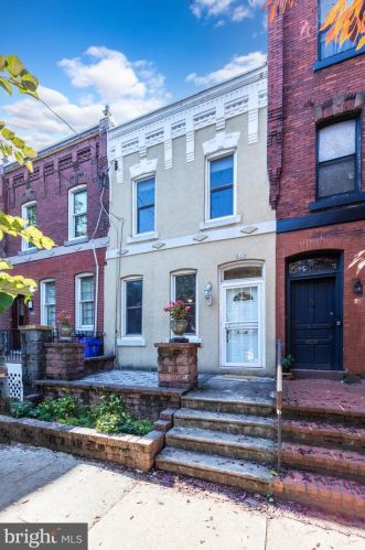 418 43rd St, Philadelphia, PA 19104-3935