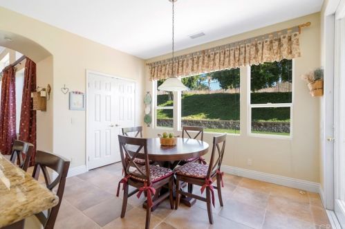 7470 Chateau Rdg Ln, Riverside CA  92506-7542 exterior