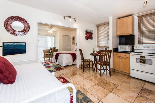 240 Liliuokalani Ave, Honolulu HI 96815-3529 exterior