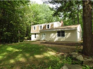 35 Stevens Dr, Kensington, NH 03833-6401