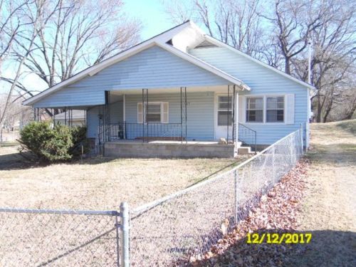 1322 Main St, Nevada, MO 64772-4111