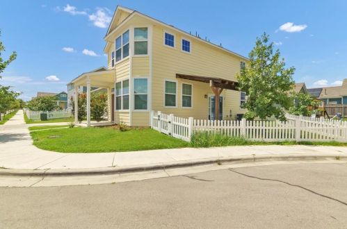 1601 Arbor Knot Dr, Uhland, TX 78640