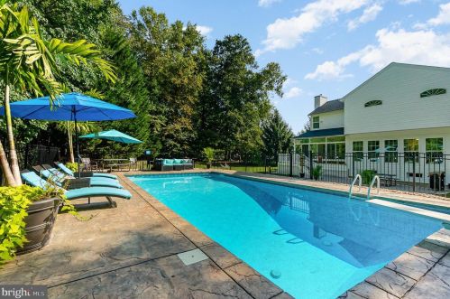 2318 Queensbury Dr, Fallston MD  21047-2928 exterior