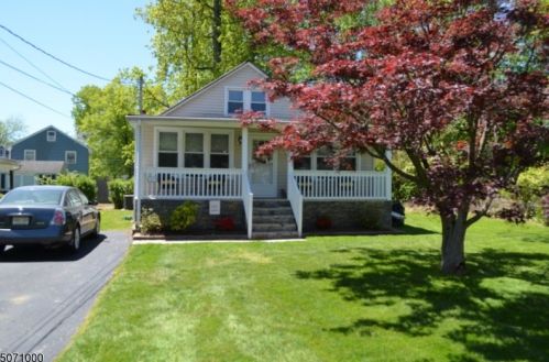 37 Pine Blvd, Cedar Knolls, NJ 07927-1212