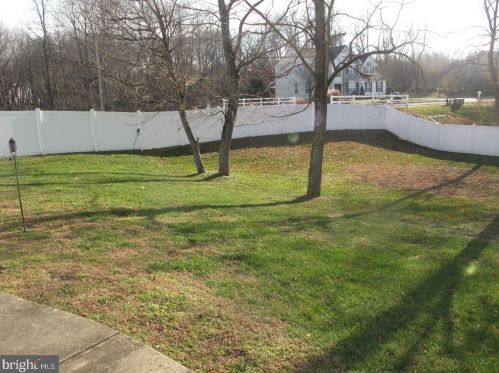 9 Bisbee Dr, Burlington, NJ 08016-3836