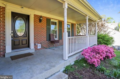 3585 Lions Field Rd, Triangle, VA 22172-2029