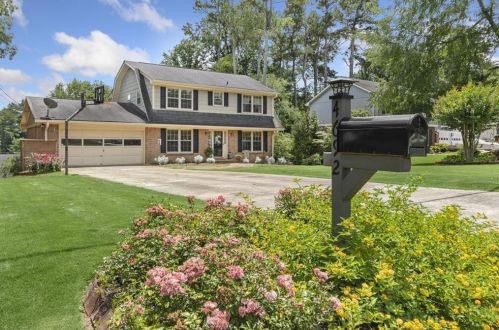 4692 Kenneth Dr, Lilburn, GA 30047-5256