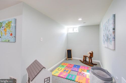 24 Pine Ave, Silver Spring MD 20912-4677 exterior