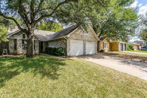 1824 Lincolnshire Way, Fort Worth TX  76134-5584 exterior
