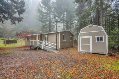 2556 Buckeye Rd, Willits, CA 95490-8493
