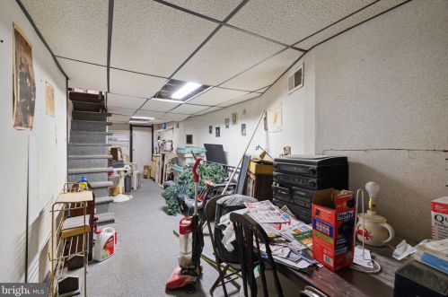 2636 11th St, Philadelphia, PA 19133-1401