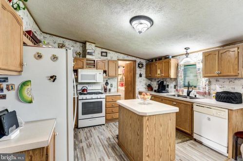 24 Raptor Dr, Hanover PA 17331-8159 exterior