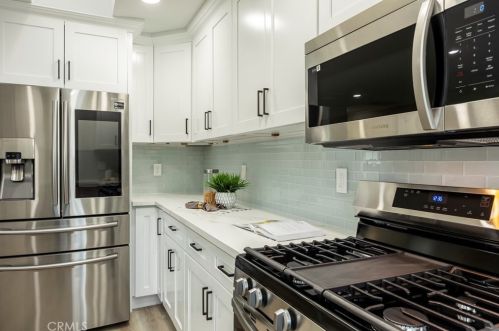 8212 Munster Dr, Huntington Beach CA  92646-5025 exterior