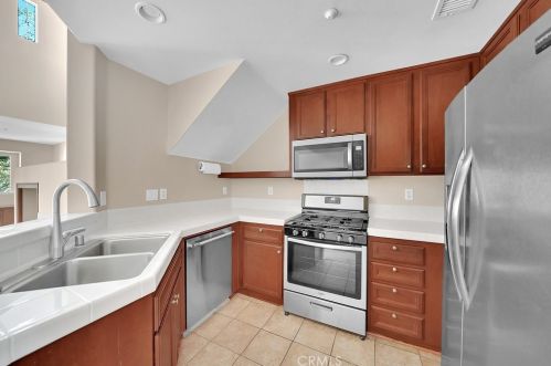 88 Dovetail, Irvine CA  92603-4202 exterior