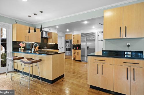 69 Laurel Rd, Princeton NJ 08540-2708 exterior