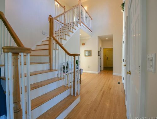 16 Marie Ln, Wallingford, CT 06492-1935